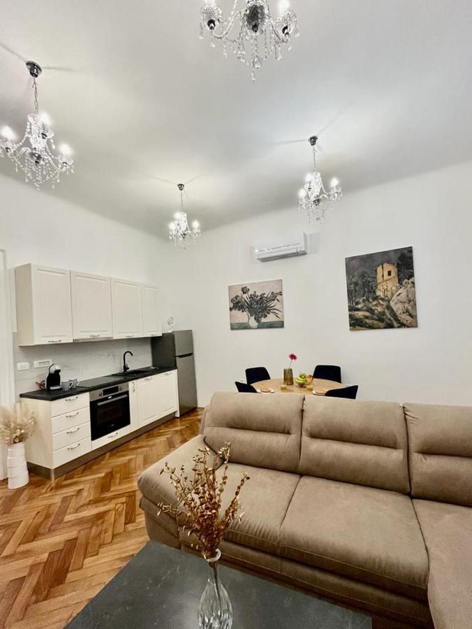Lux Apartmans Apartamento PUY Exterior foto